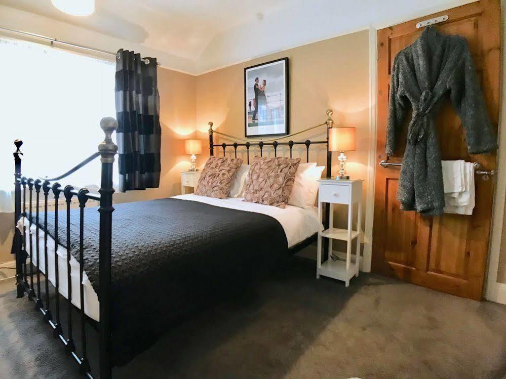 סווינדון Sw Bed & Breakfast מראה חיצוני תמונה