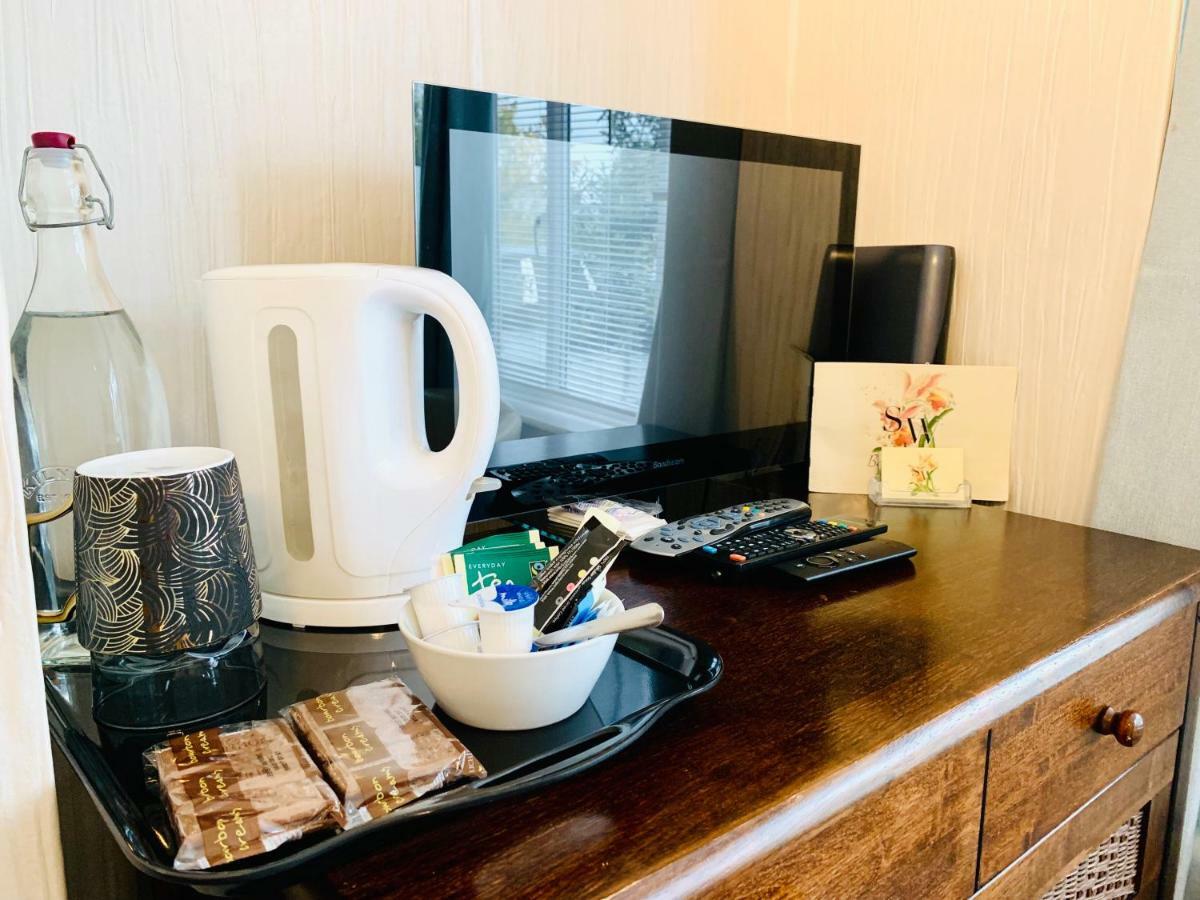 סווינדון Sw Bed & Breakfast מראה חיצוני תמונה